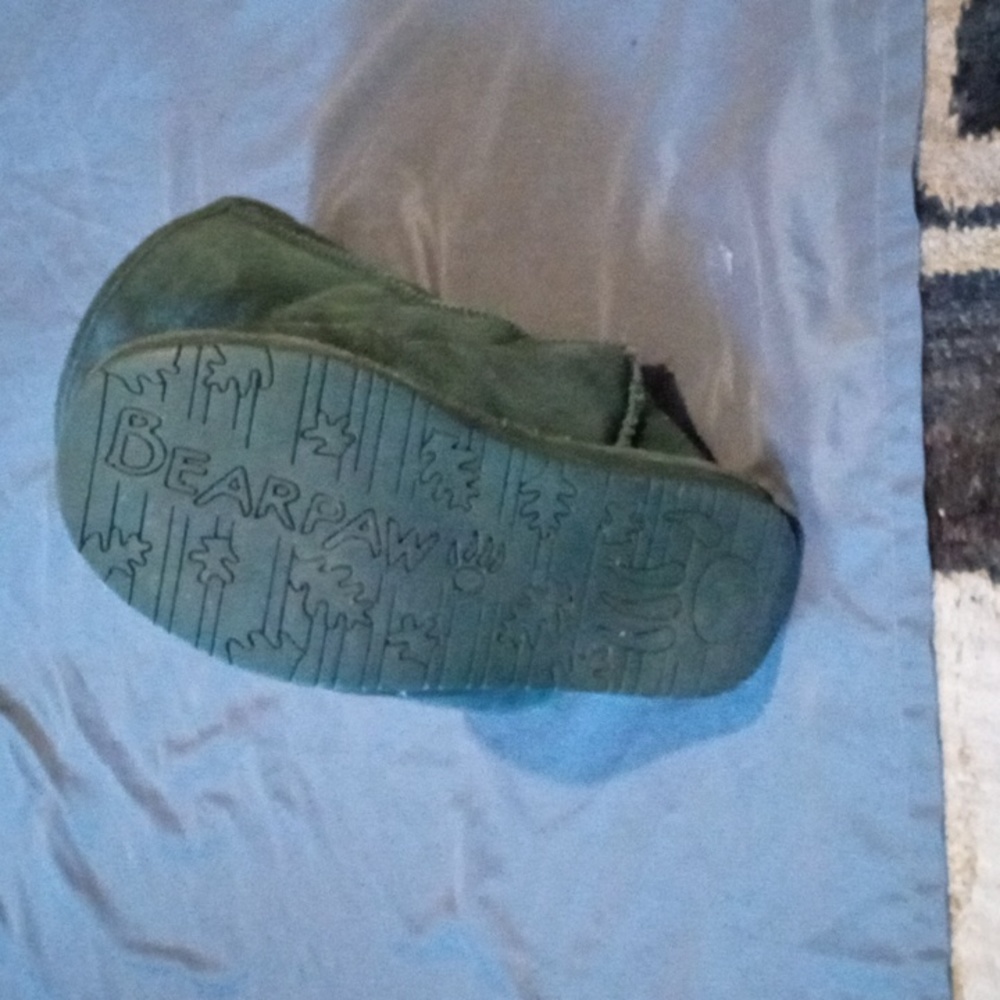 Dark green Bearpaw boots - Picture 4 of 9